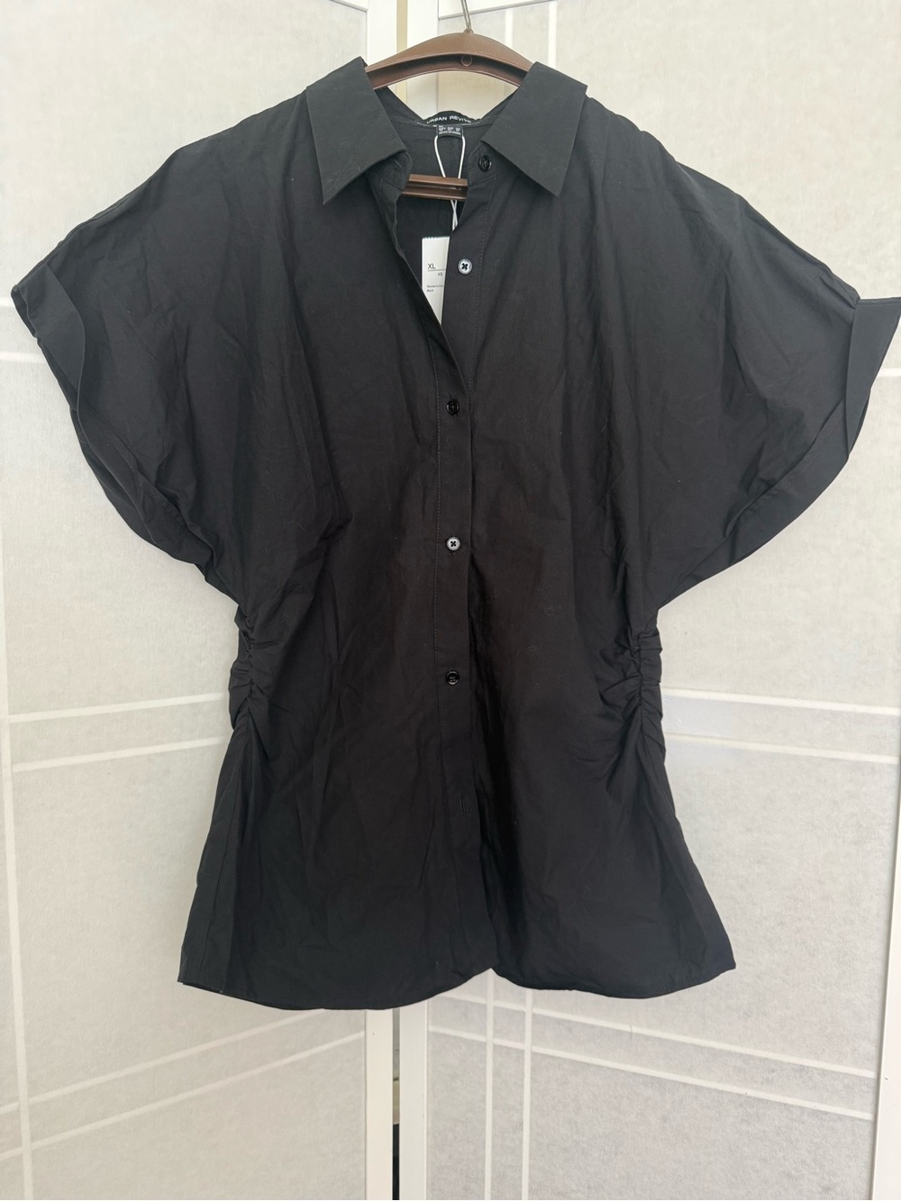Women's Black Short-Sleeve Ruched Button-Front Blouse